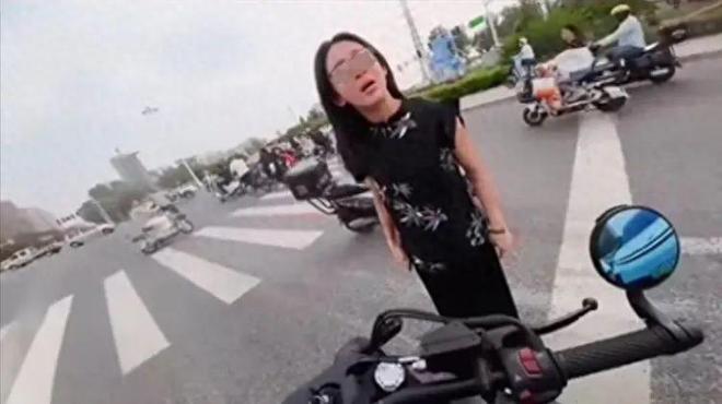 续：女司机气到流产公布完整行车记录仪冰球突破游戏河北女司机与骑手冲突后(图13)