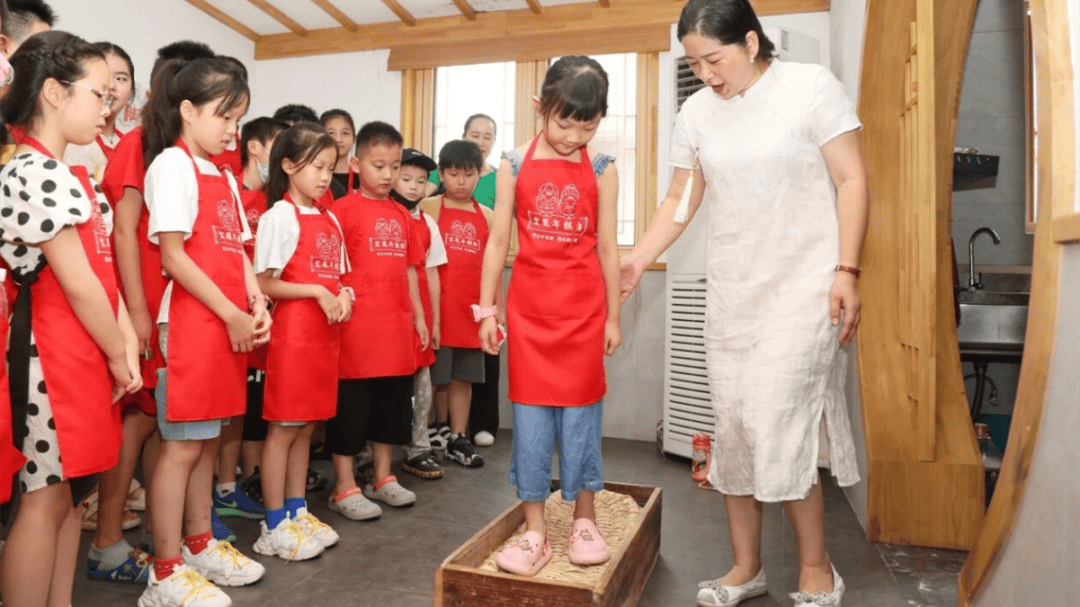 道：72个情绪价值营造标杆案例冰球突破游戏旅游餐饮场景破局之(图86)